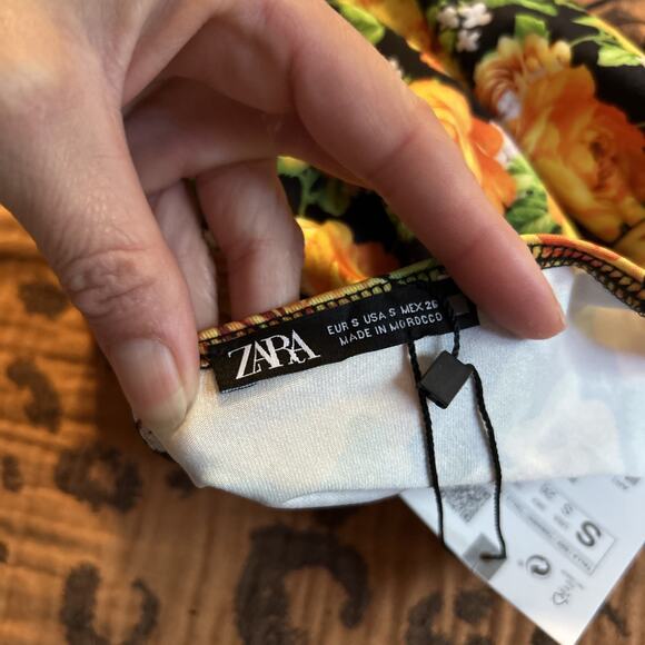 Zara Twist Neck Cut Out Bodysuit Yellow Roses Halter Top Small Black Festival - Picture 6 of 7